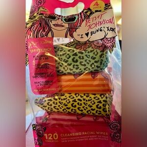 Betsey Johnson 4 pack cleansing facial wipes